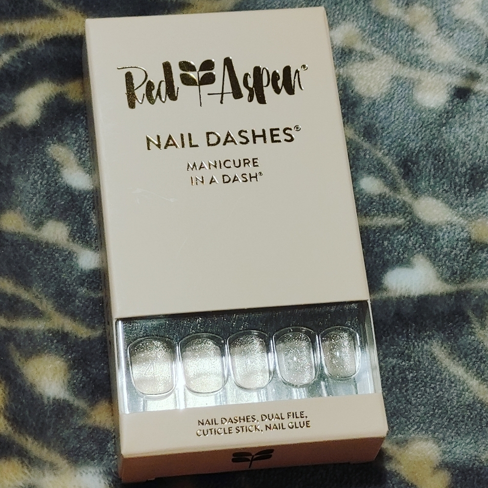 Red Aspen Gold Nail Dashes